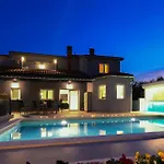 Luxurious In With Sauna Holiday home *