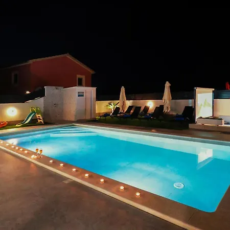 Lovely In With Sauna Pula