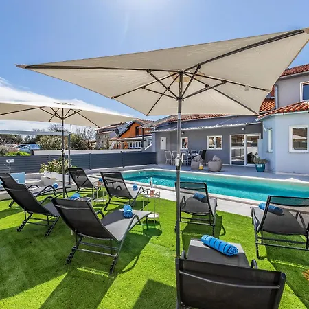 Vakantiehuis Lovely In With Sauna