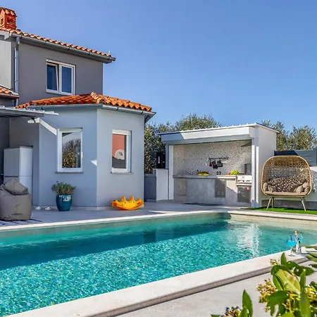 Lovely In With Sauna Pula