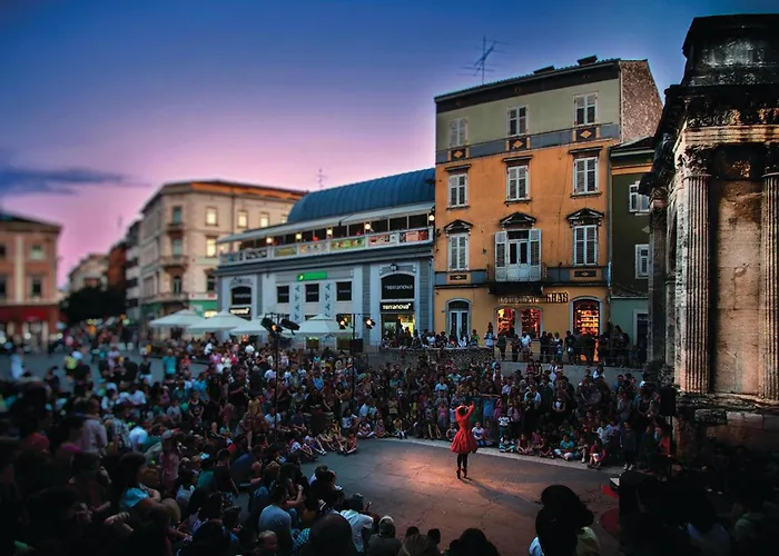 Будинок відпочинку Lovely In With Sauna