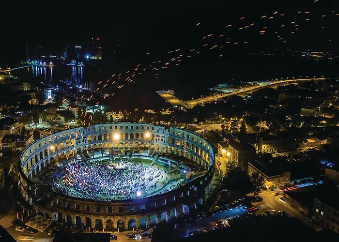 Будинок відпочинку Lovely In With Sauna *