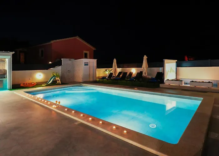 Lovely In With Sauna Пула