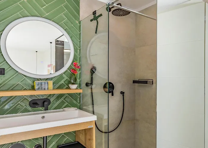 Lovely In With Sauna Пула