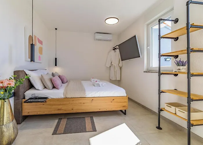 Tatil Evi Lovely In With Sauna Pula