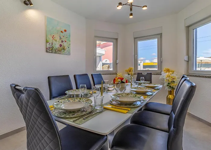 Будинок відпочинку Lovely In With Sauna Пула