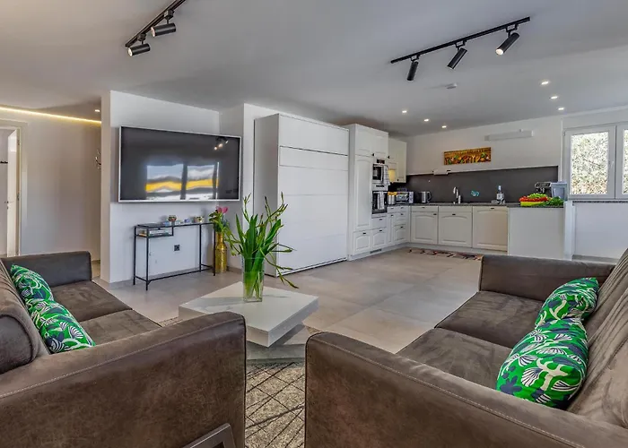 Lovely In With Sauna Будинок відпочинку *