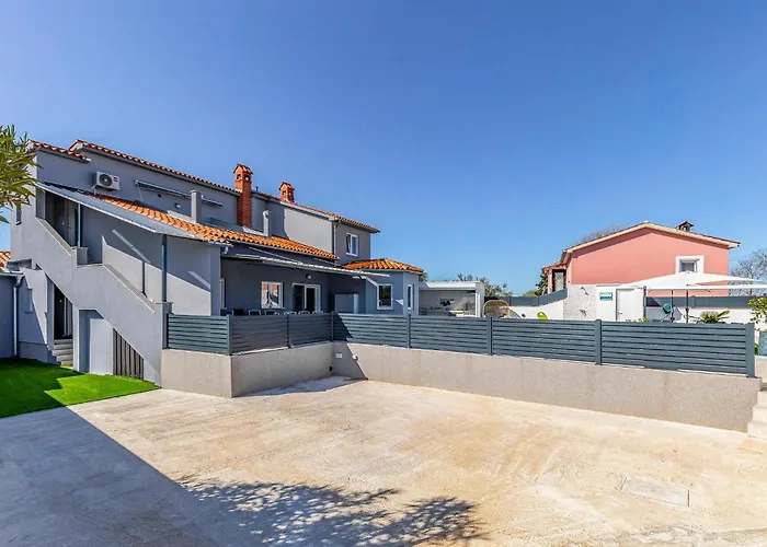 Будинок відпочинку Lovely In With Sauna