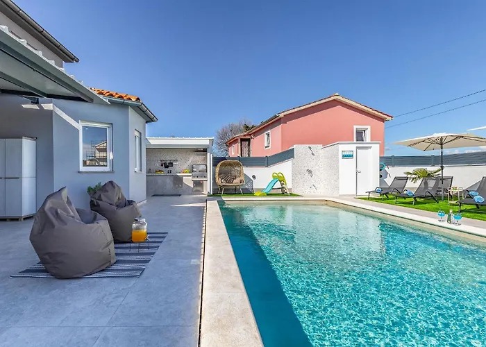 Lovely In With Sauna Будинок відпочинку *