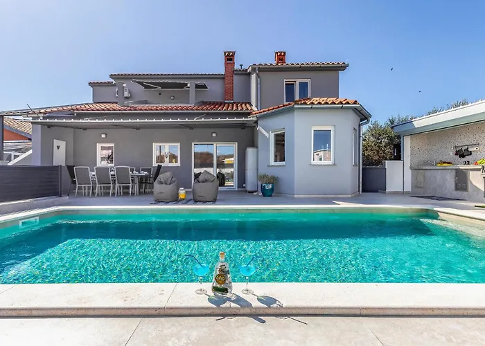 Lovely In With Sauna Будинок відпочинку *