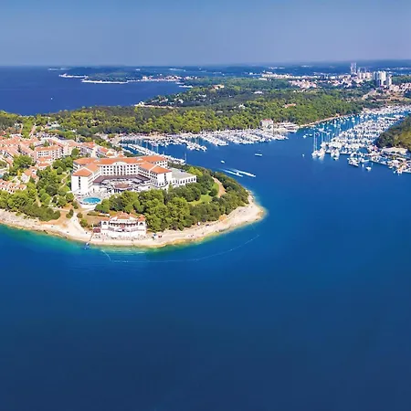 Holiday home Lovely In With Sauna Pula