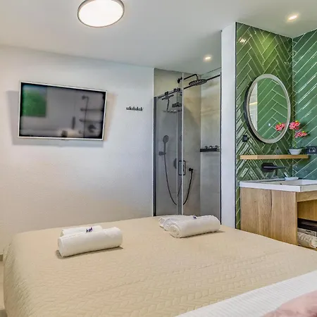 Lovely In With Sauna * بولا