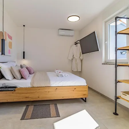 Holiday home Lovely In With Sauna Pula