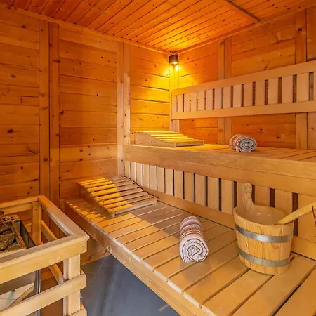 Lovely In With Sauna * بولا