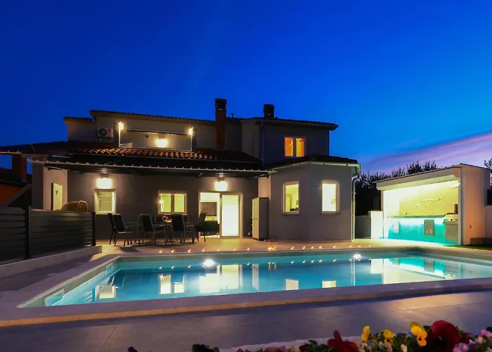 Lovely In With Sauna 펜션 *